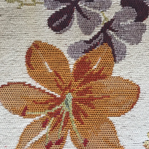 🌼🌺Blossoms & Blooms Table Runner🌺🌼 - Picture 5 of 6
